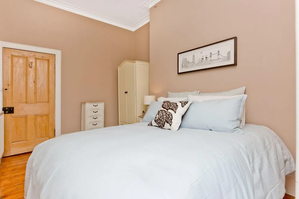 2 Bedroom Penthouse Apartment Sleeps 4