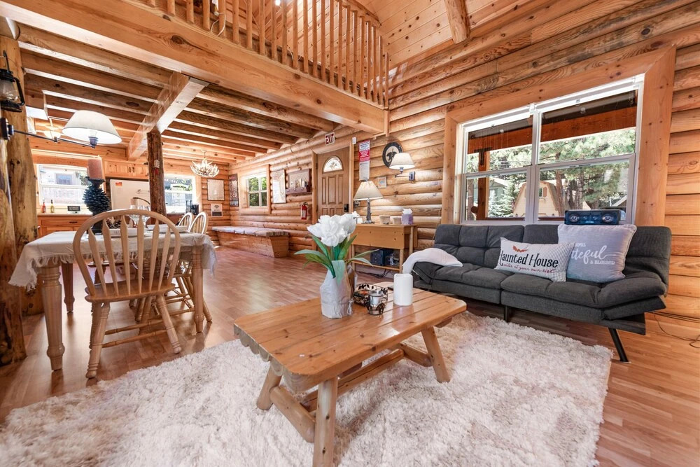 Goldilocks Cabin - Real Log Style Cabin, Premium Location, Close To Bear Mountain With Hot Tub! 2 Bedroom Cabin
