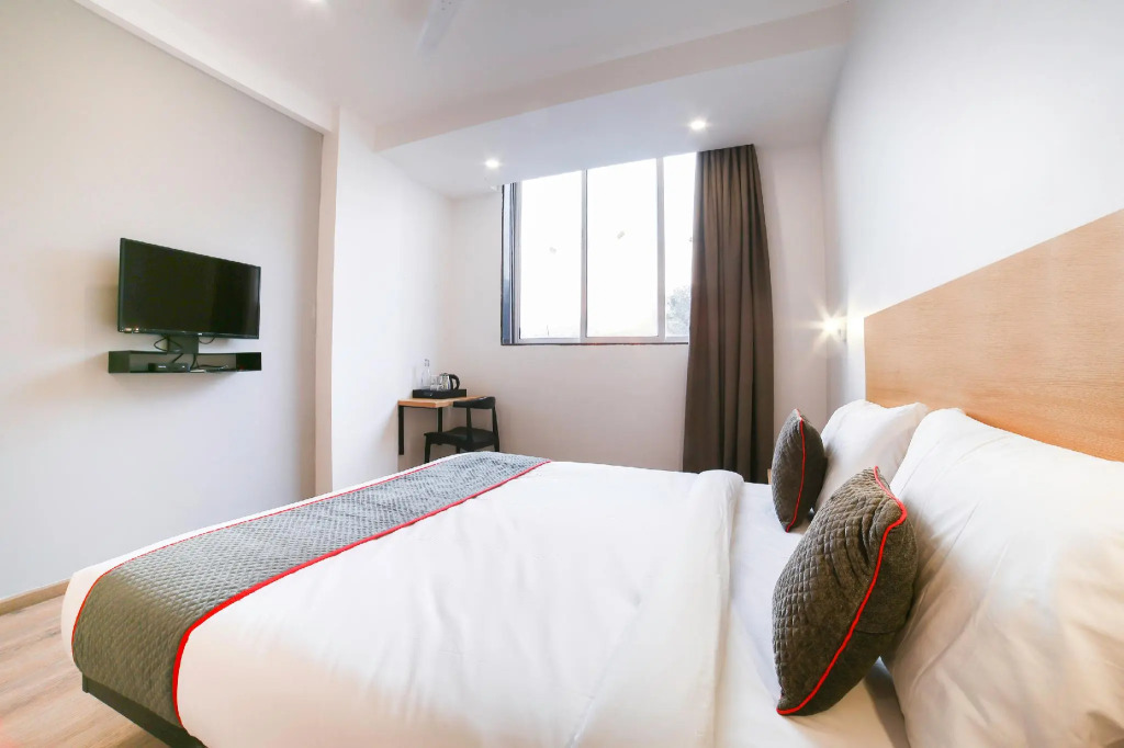 OYO Townhouse 197 Green County