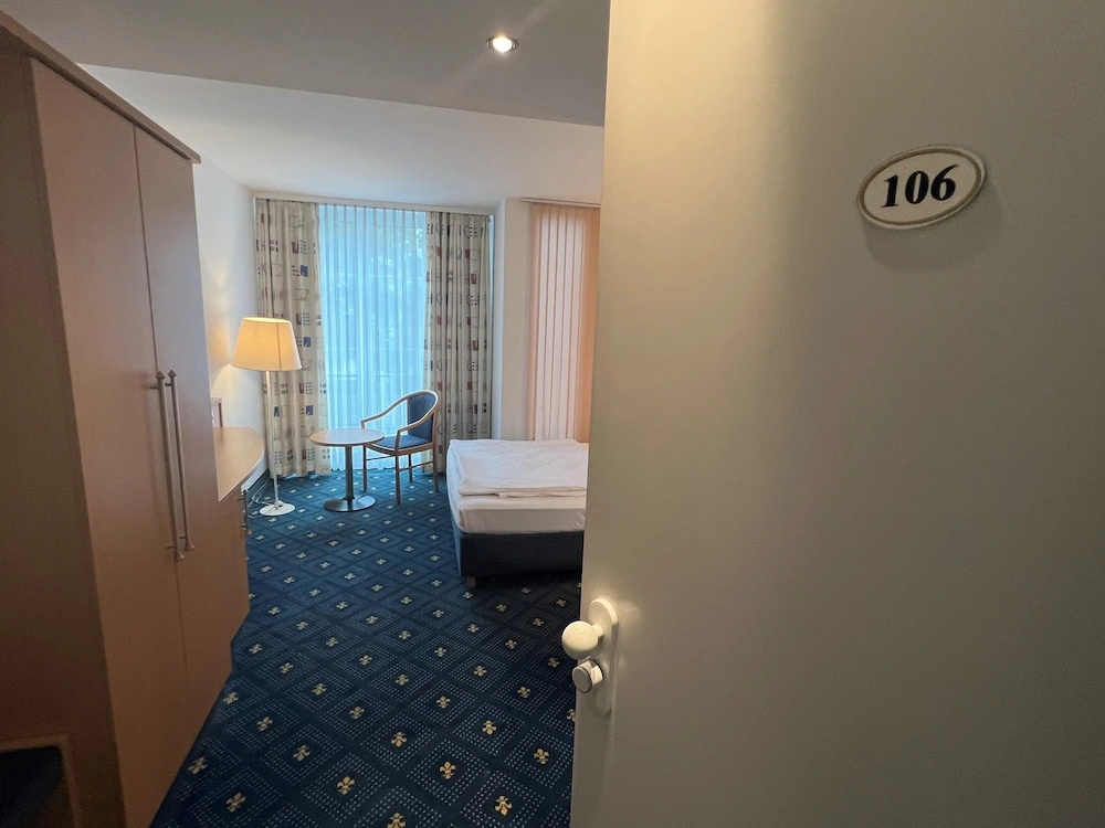 Hotel Am Schlosspark , Wiesbaden