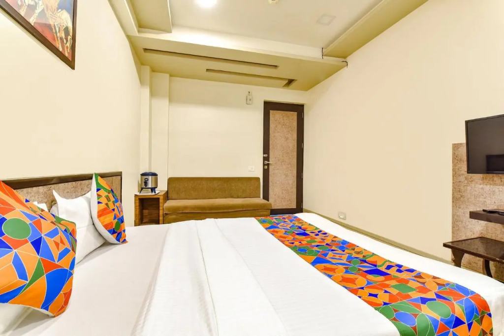 OYO 23289 Hotel Anmol Palace