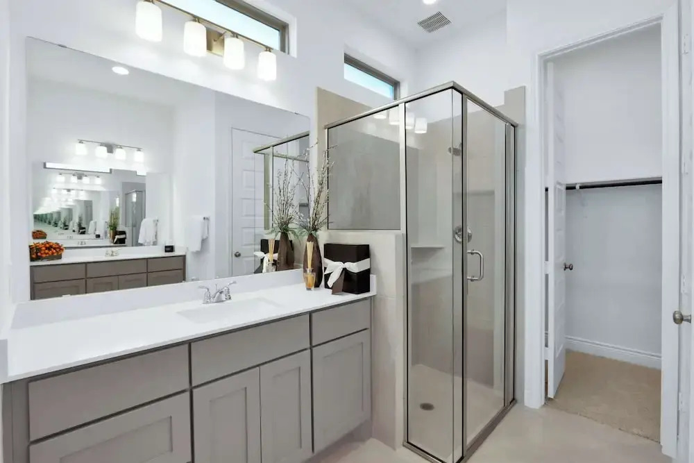 Legacy Haus Modern Stay for 8