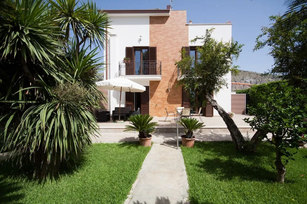 Villa with garden by Mondello Beach