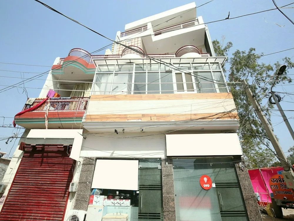 OYO 13102 Hotel Adarsh