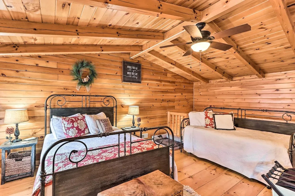 Stunning Ellijay Cabin w/ Community Amenities