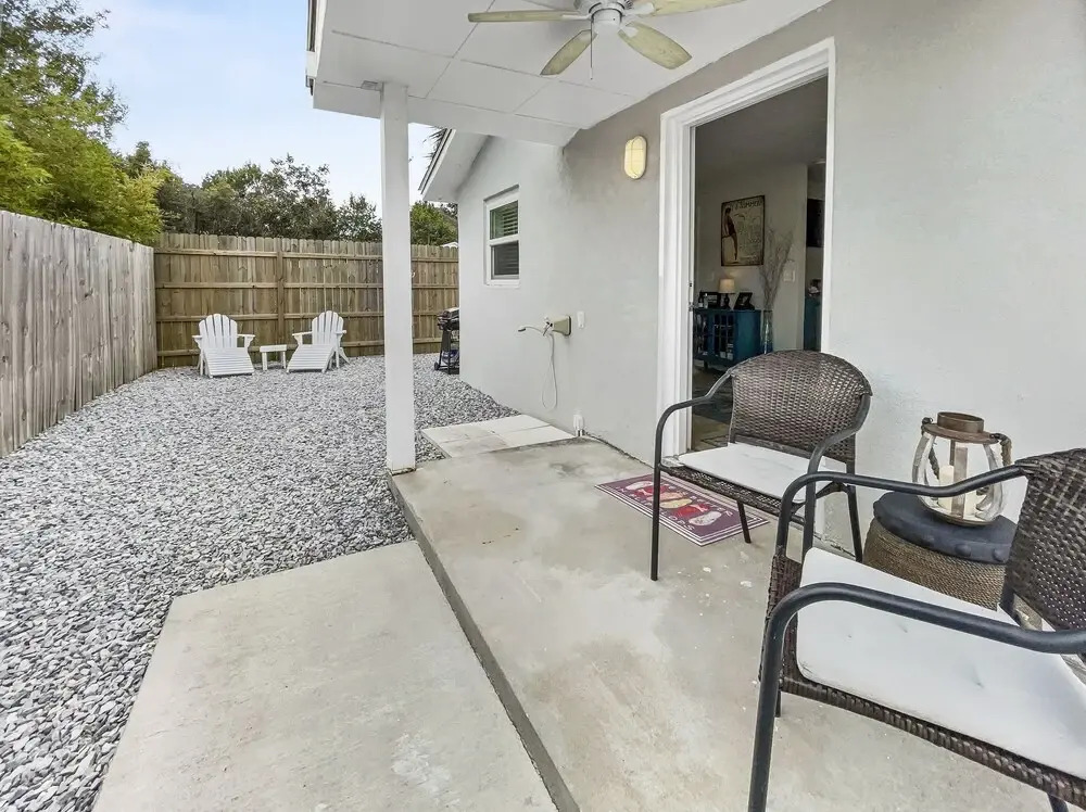 Salty Suite 1 Bedroom Townhouse by Redawning