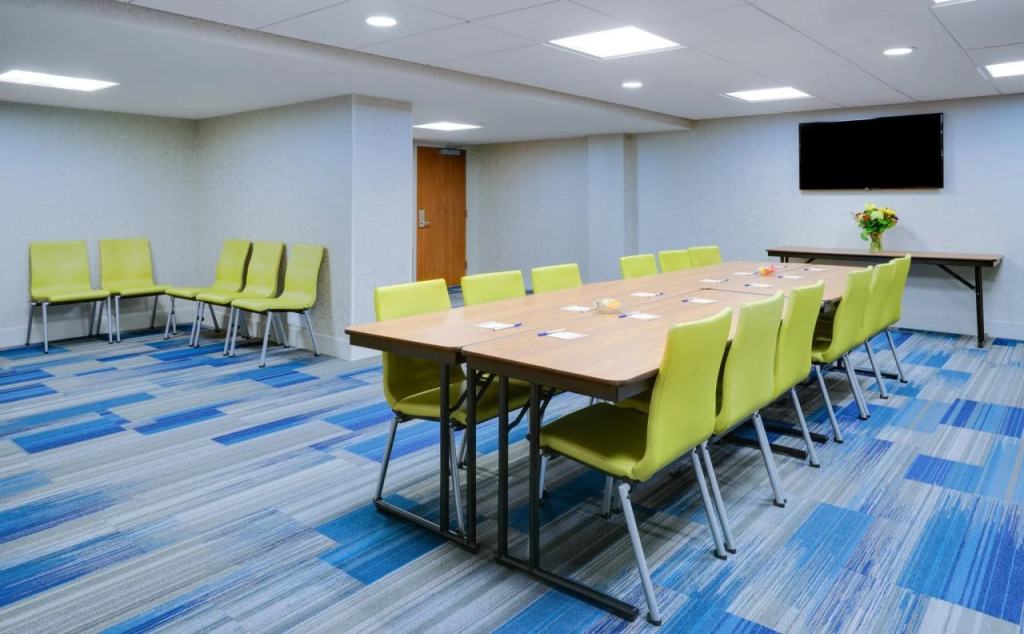 Holiday Inn Express & Suites Ft. Washington - Philadelphia by IHG
