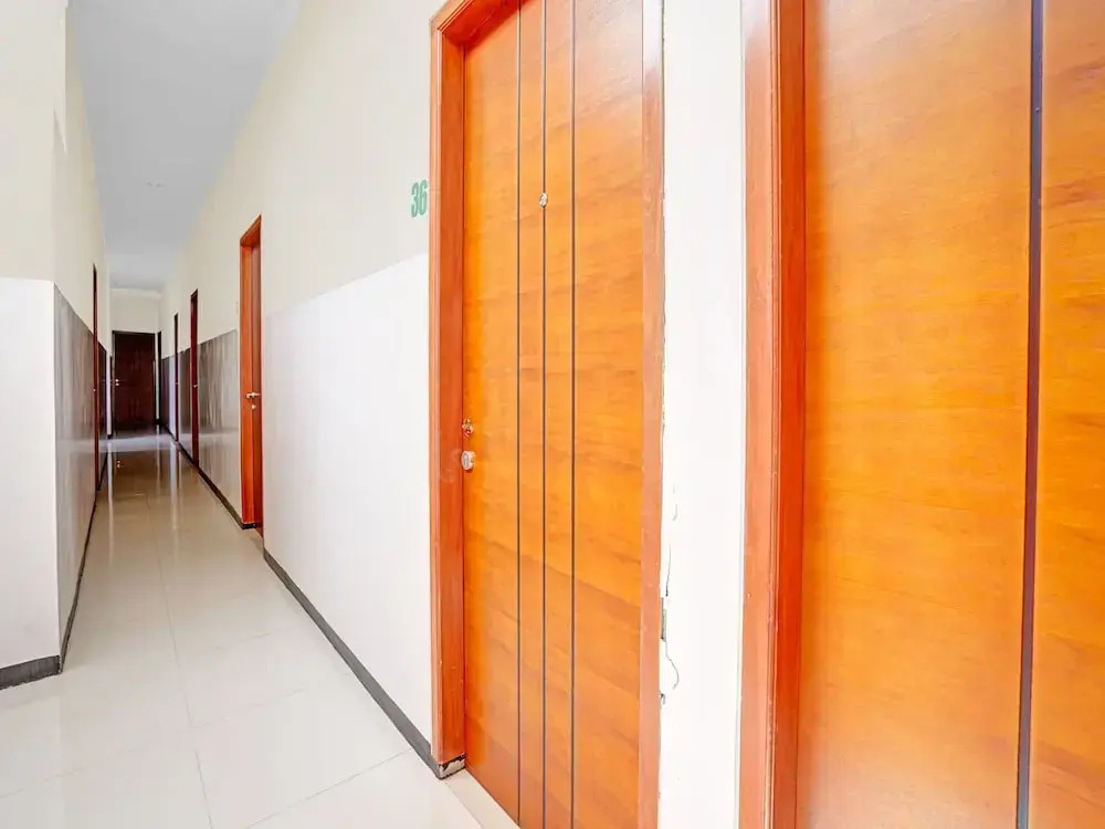 OYO Flagship  90789 Genteng Residence