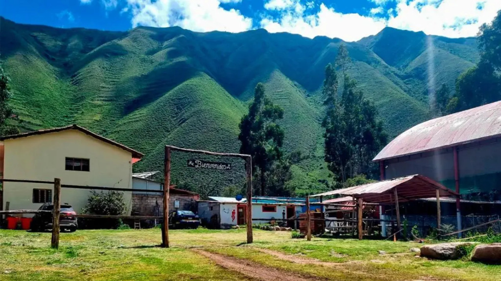 Valle verde, Hostel & camping