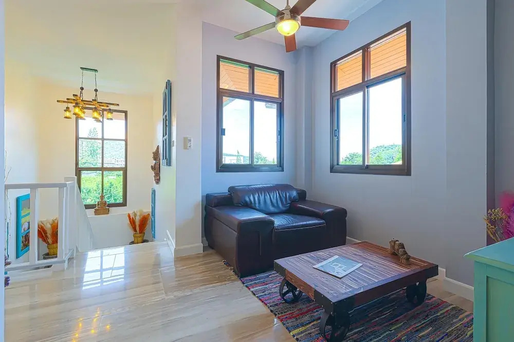 Pool villa  4 BR walking to Beach HV