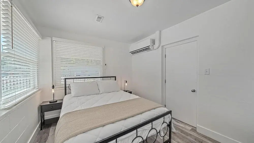 Urban Nest On 8th 4 Bedroom Home