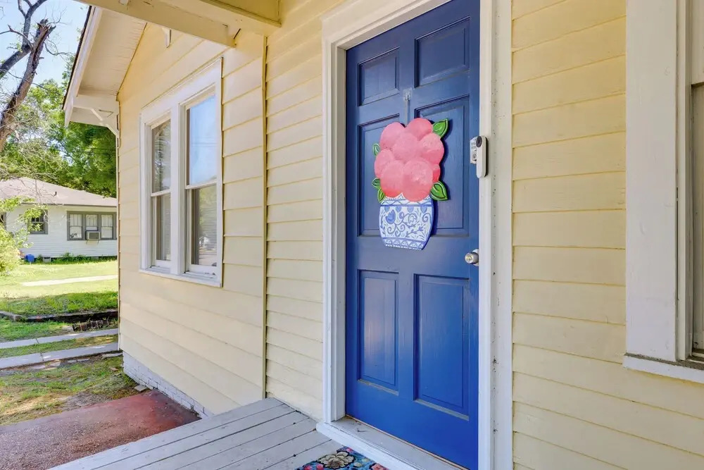 Lovely Mobile Home w/ Smart TV: 2 Mi to Downtown!