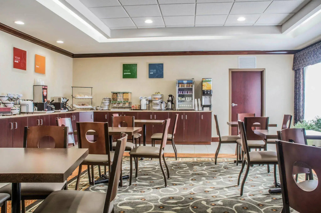 Comfort Inn & Suites Farmington - Victor
