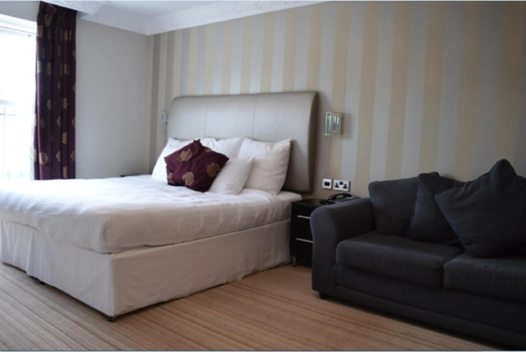 Cliff Hotel
