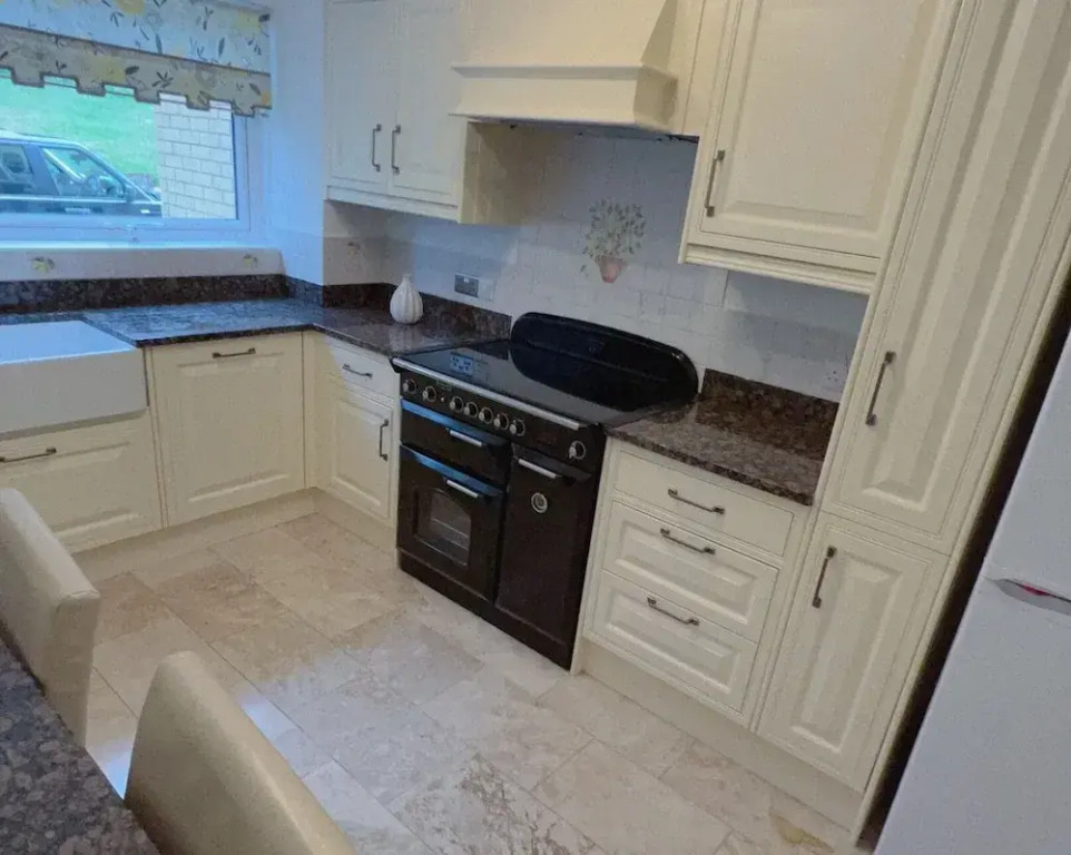 Beautiful 3 Bedroom Apartment in Bournemouth