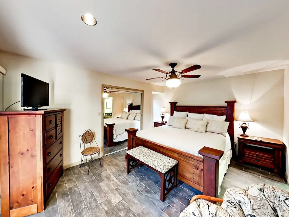 104 Horseshoe Bay Townhouse #18 2 Bedrooms 2 Bathrooms Townhouse