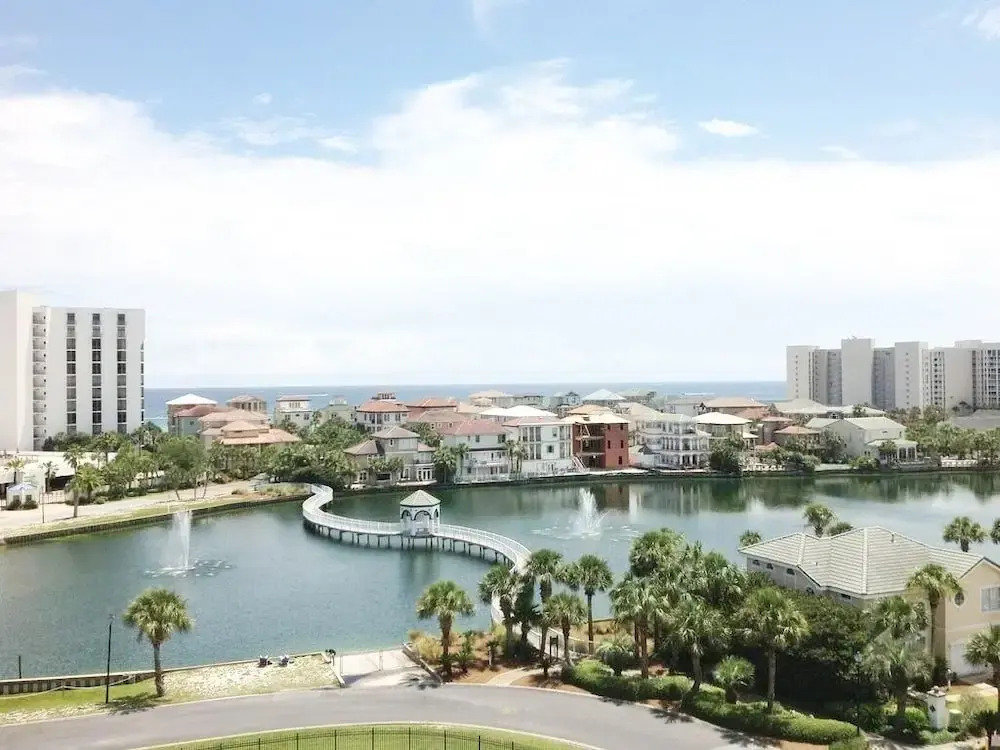 Gulf-front Gem: Lake Views, Beach Access & 3 Pools 2 Bedroom Condo