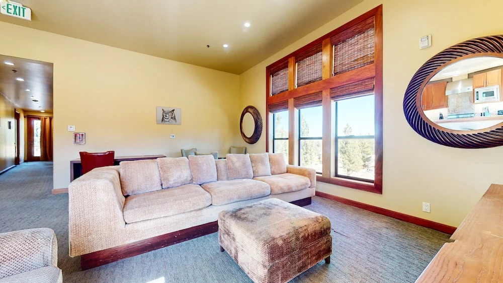 Gorgeous Condo at Obsidian Clubhouse Downstairs