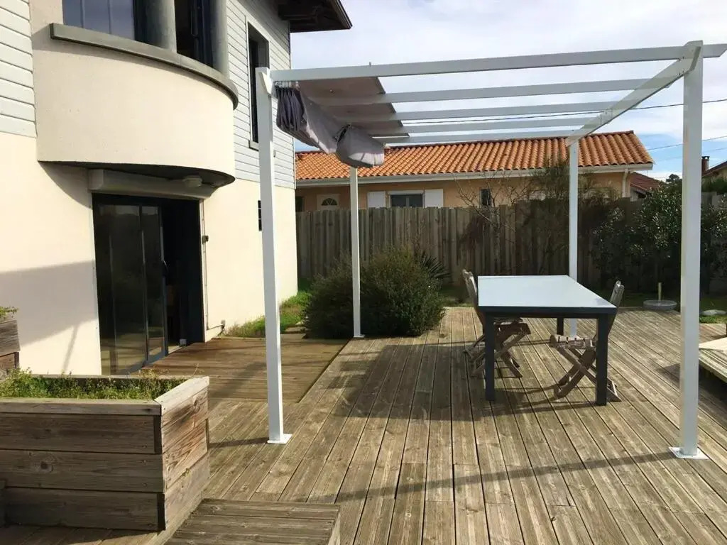 Villa élégante à Biscarrosse avec piscine privée