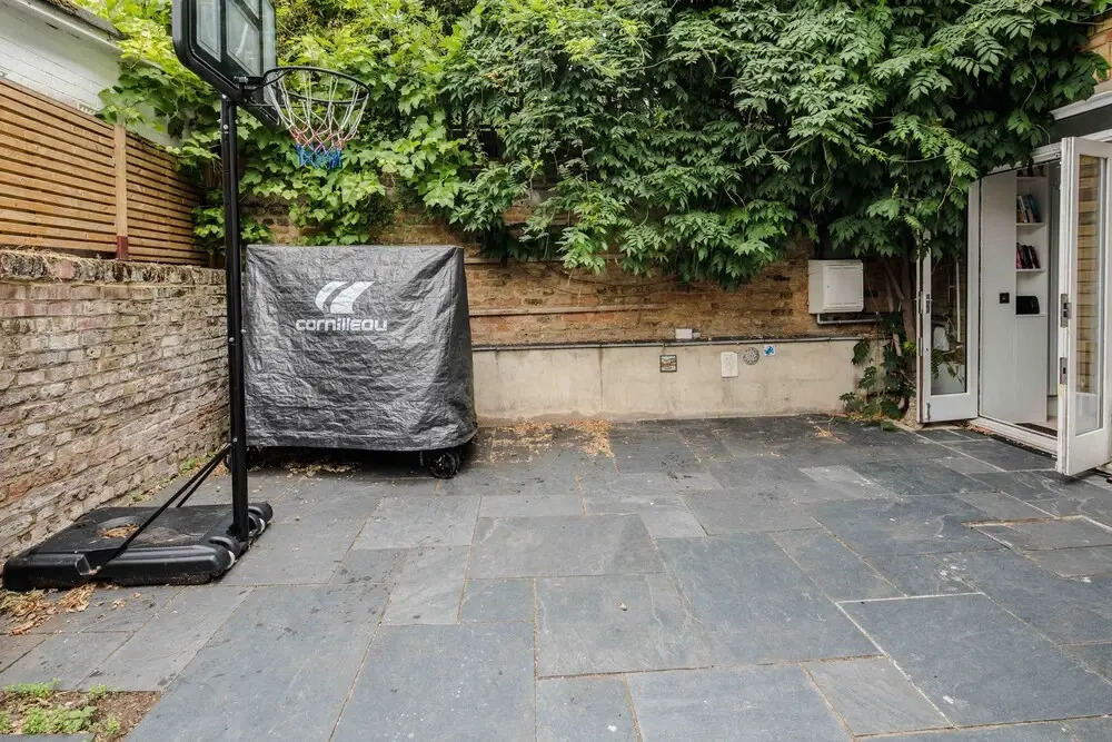 Stylish 2 Bedroom / 2 Bath In Notting Hill