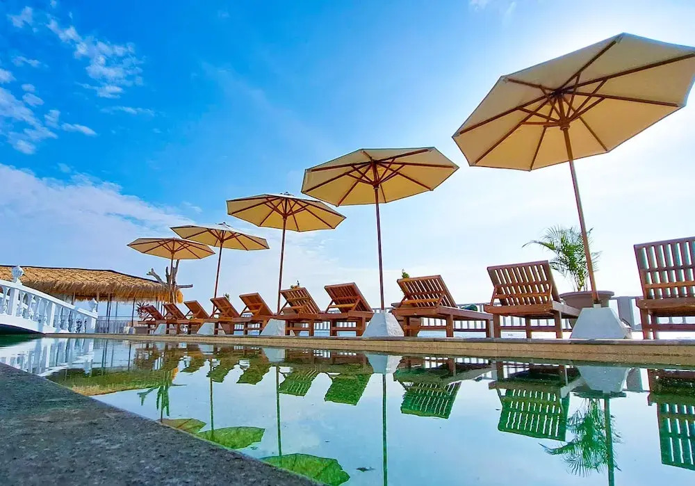 Gili Beachfront Suites