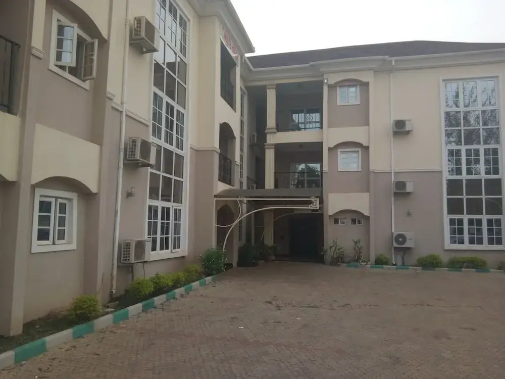 Junbic Apartment and Suites
