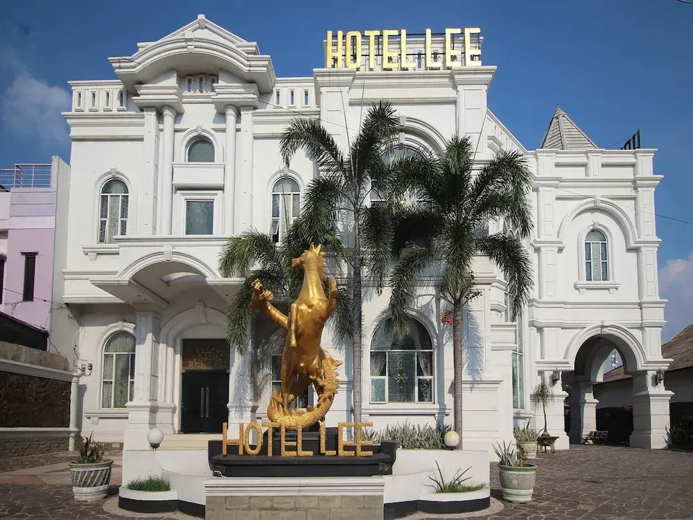 Hotel Lee by OYO Rooms