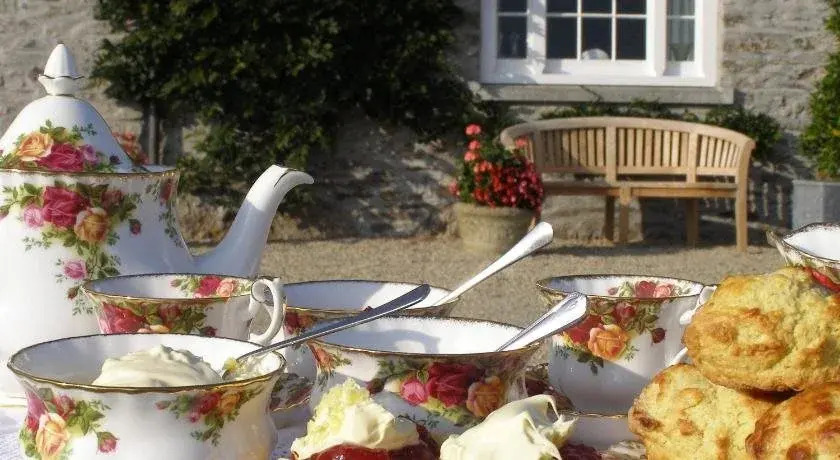 Cadson Manor