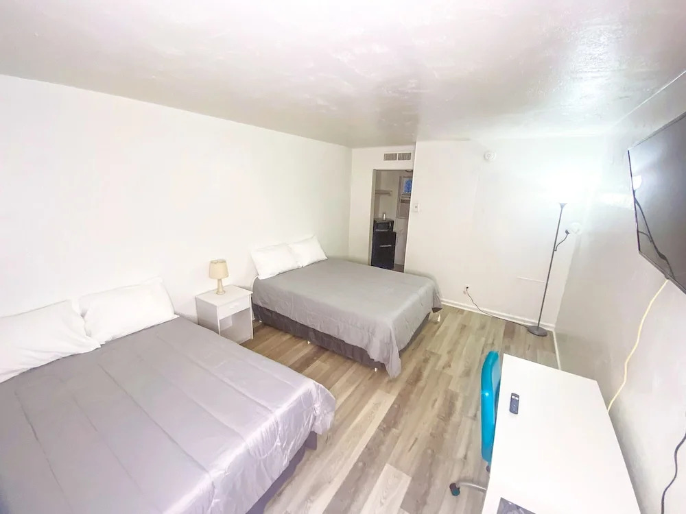 Uptown Inn & Suites