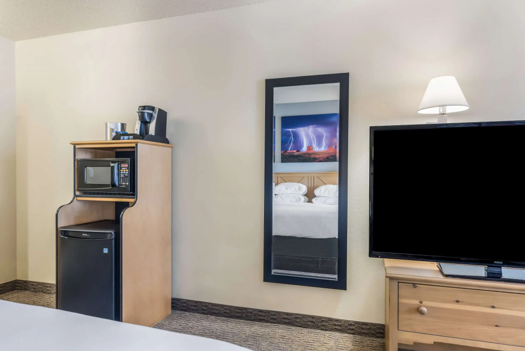 Red Lion Inn & Suites Goodyear Newly Renovated