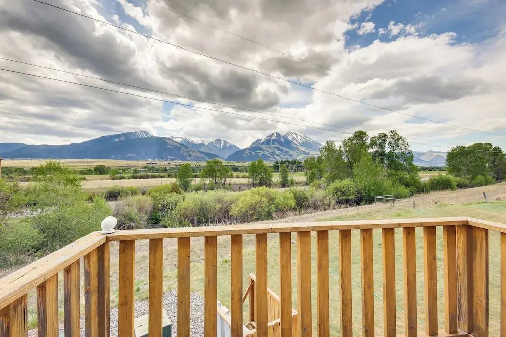 Montana Vacation Rental: 32 Mi to Yellowstone!