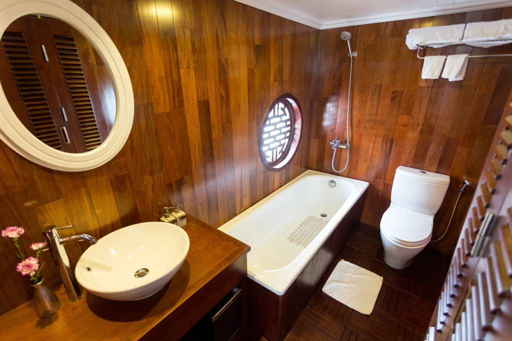 Bhaya Halong Cruises