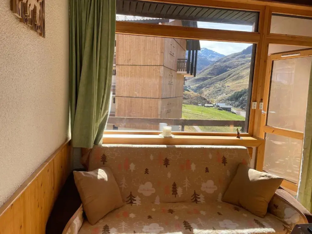 Appartement pour 6 personnes au pied des pistes au calme aux Menuires les Asters