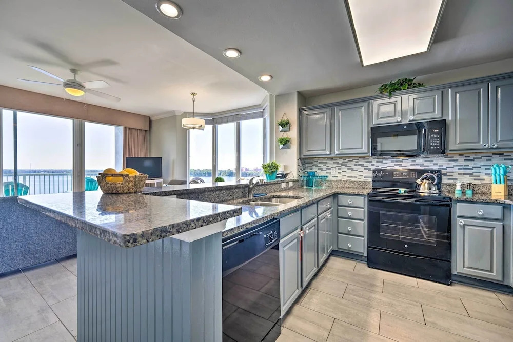 ~ 2 Mi to Disney & Universal: Orlando Resort Condo