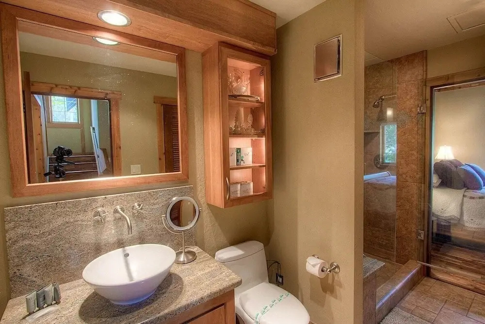 Third Creek Comfort 2 Bedroom Townhouse by RedAwning