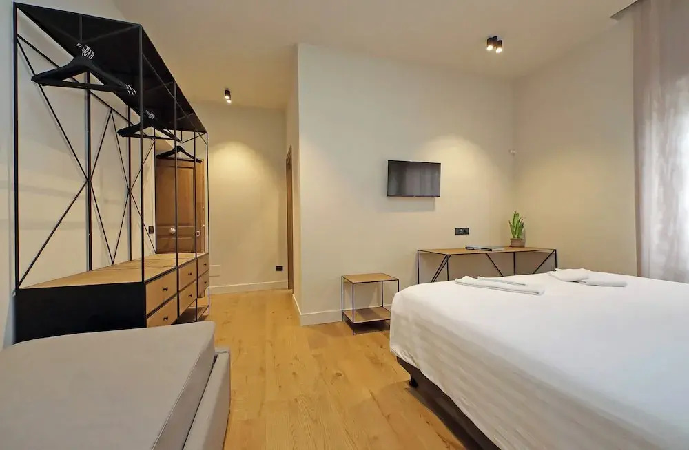 The Place Gallia - New Guesthouse San Giovanni- self check-in -near metro