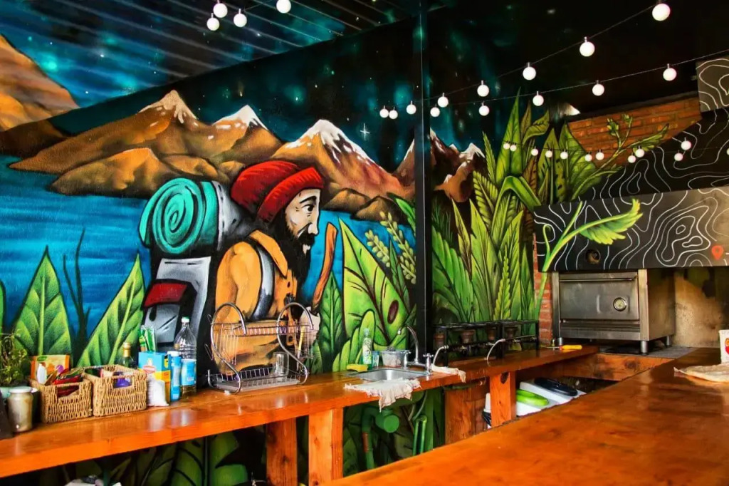 Moving Hostel Travel Bar