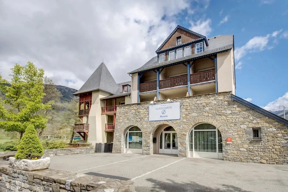 Family Stay With Nearby Gondola Access