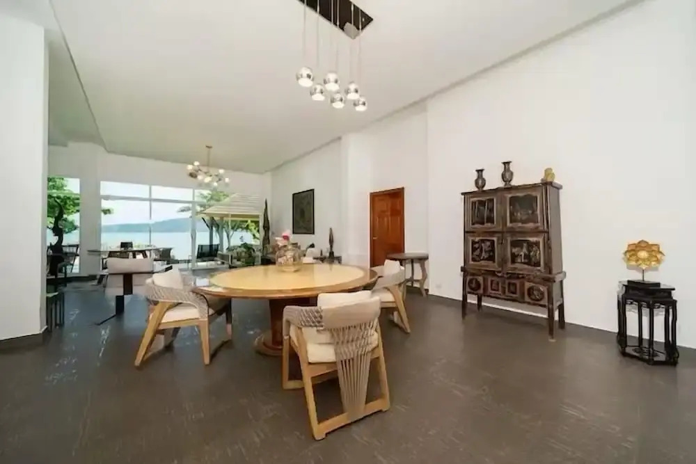 SeaView Villa Private Pool Table V195