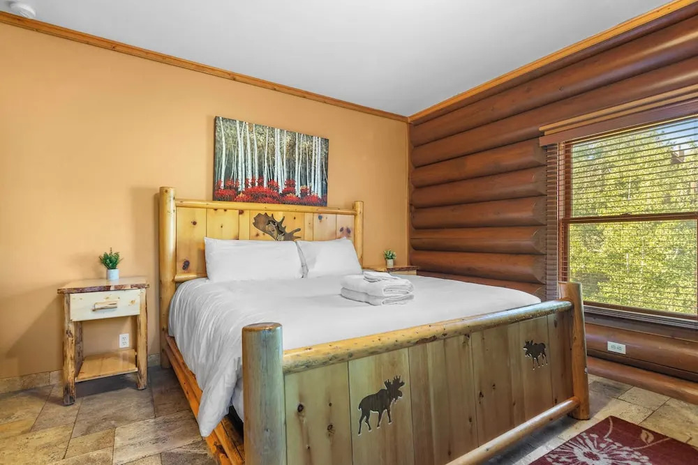 0.5mi to the Lake, Deck w/ Views, Poker Table Eagle Ridge Retreat by Avantstay
