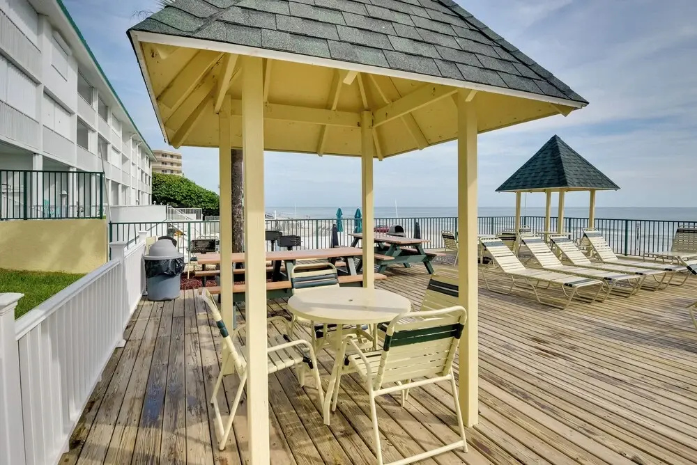 Ocean-view Condo w/ Balcony on Daytona Beach!