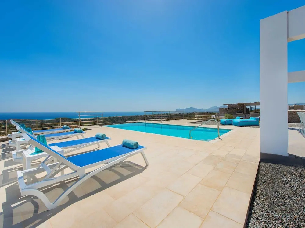 Villa in Rhodes with Infinity Pool