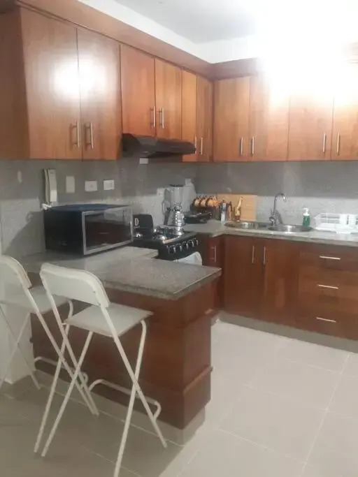 1er piso, 3 Habitaciones, parqueo privado, Wifi, netflix
