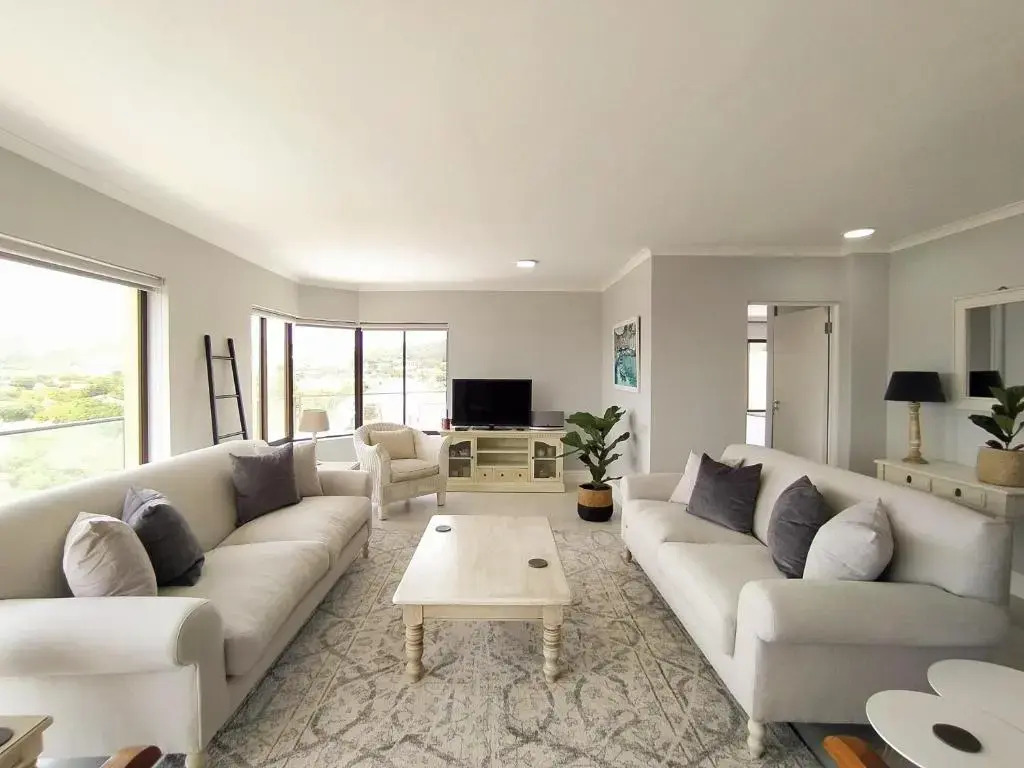 Alba Tramonto - 4 bed 3 bath - 100m to Robberg Beach & Large Patio