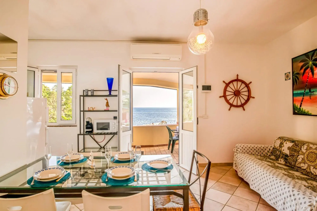 Stecchi three-room beach front 5 beds-Casa Stecchi