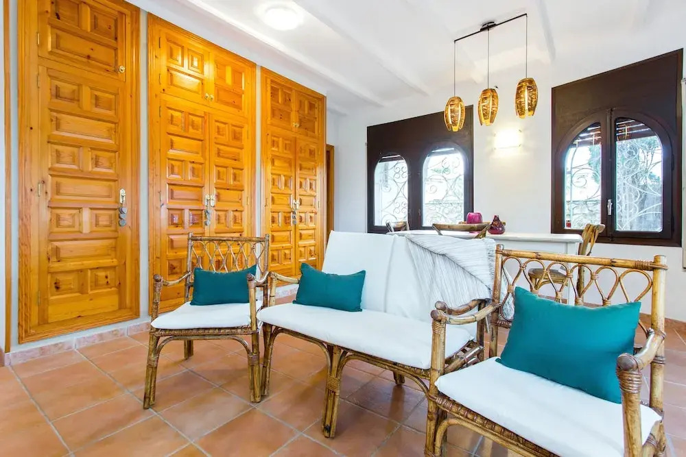 TarracoHomes, Villa with Botanic Garden and Private Pool facing the Beach