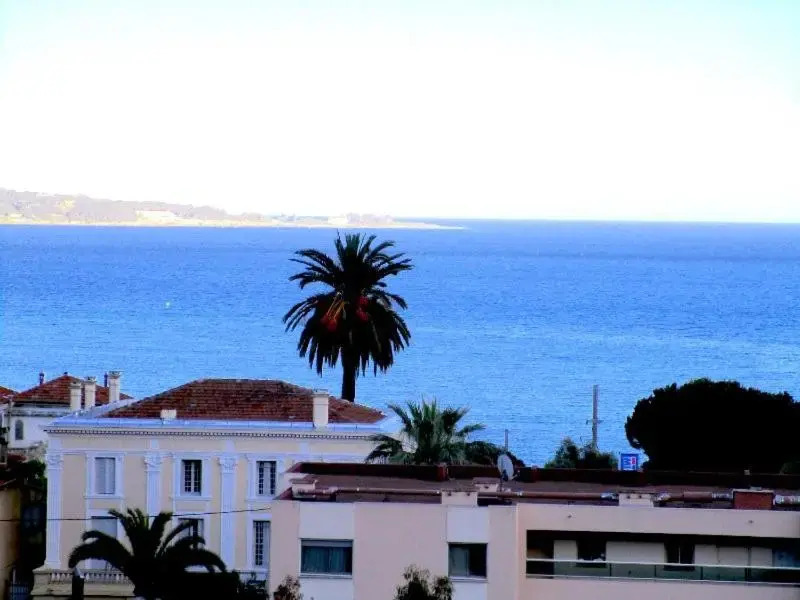 Apt Golfe Juan - 5min des plages - Parking privée - Piscine Rooftop