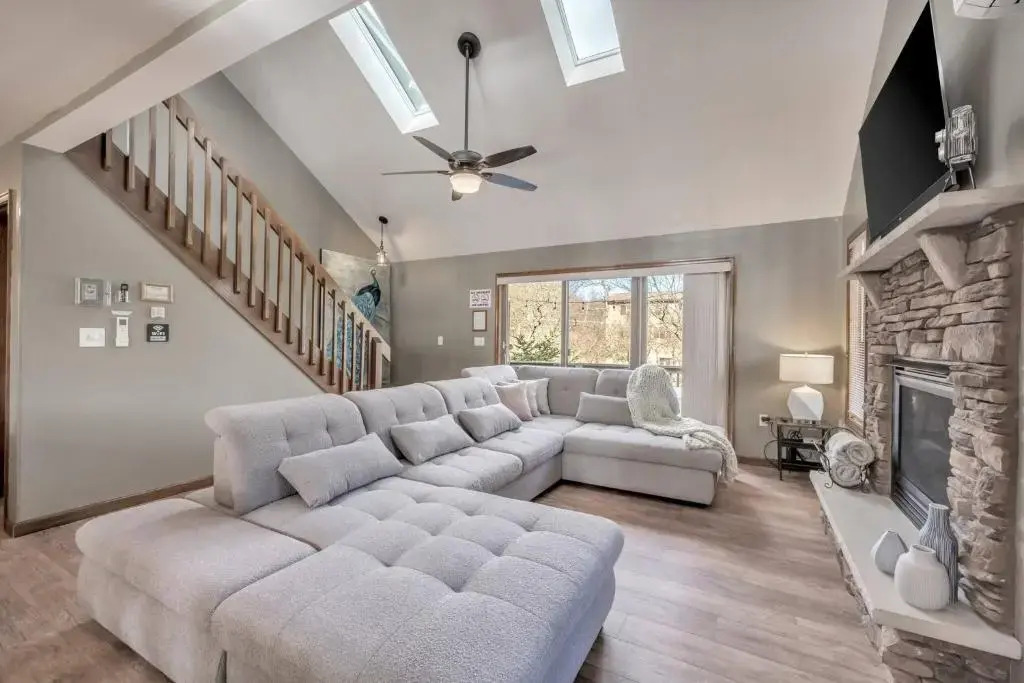 Steps To The Lake House, Hot tub, Game room, Deck
