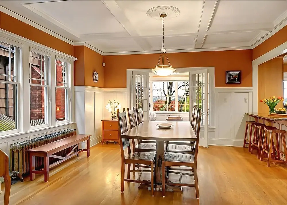 Ravenna Farm House - Four Bedroom Home with Fireplace