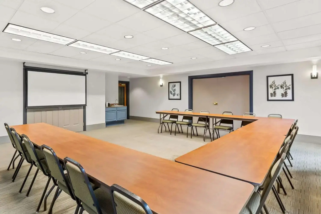 Country Inn & Suites by Radisson, Portage, IN